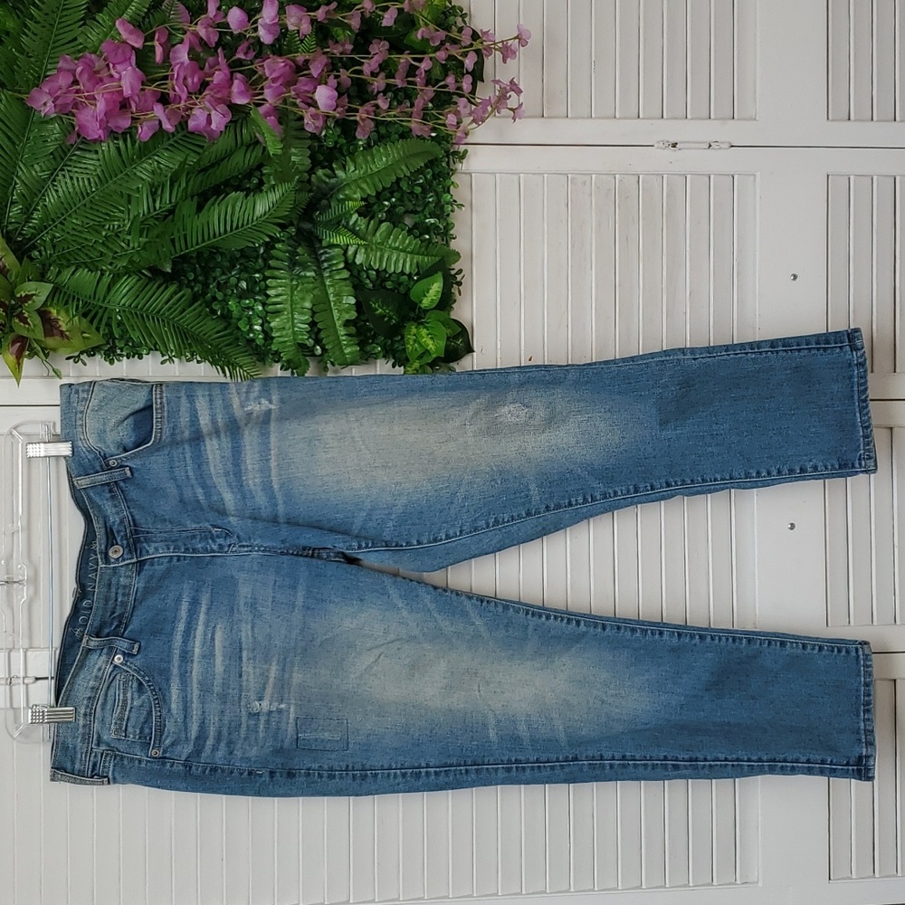 Old Navy Size 12 Reg. Distressed Cropped Jeans. EUC